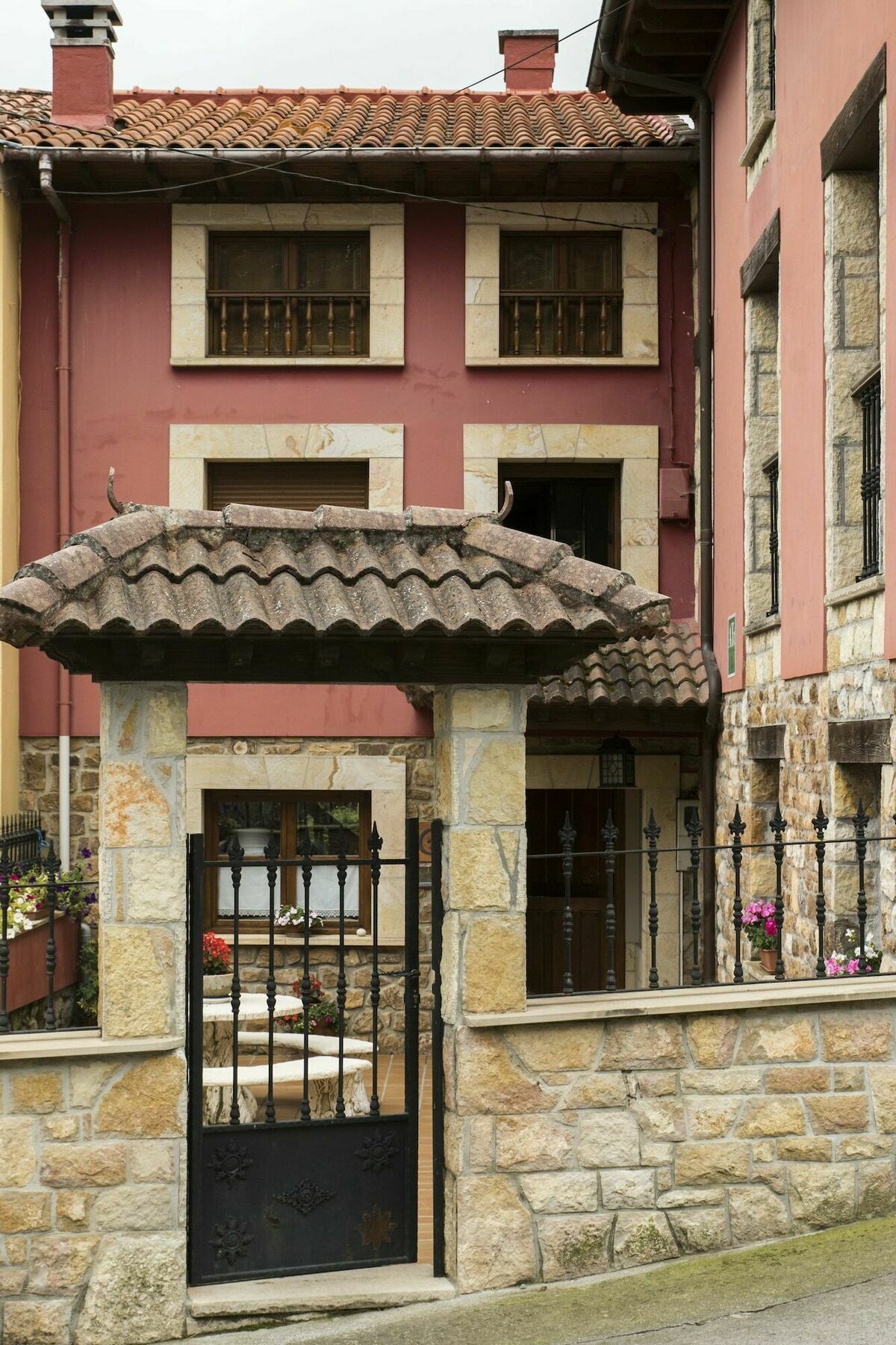 Apartamentos La Regoria Arenas De Cabrales Esterno foto